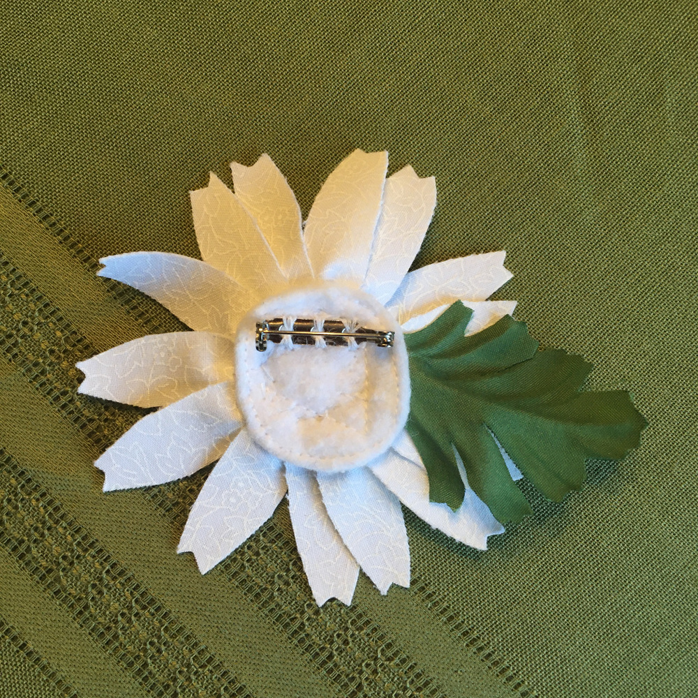 Whimsical🌼Fabric Daisy Brooch, Handcrafted - Picture 2 of 3